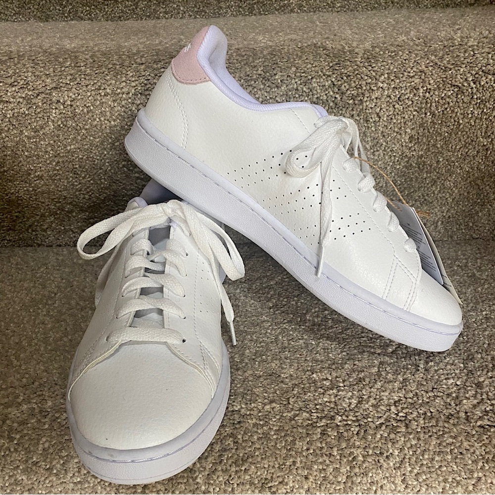 🎉NWT Adidas Advantage Trainer, Women’s Size 9.5, White/Putty Mauve